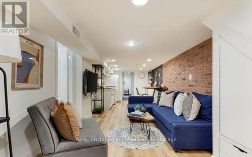 211 Markham Street, Toronto, ON - Indoor Photo Showing Living Room