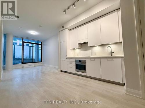 216 - 33 Frederick Todd Way N, Toronto, ON - Indoor Photo Showing Kitchen