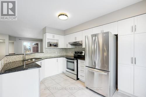 13 Grammercy Park, Ottawa, ON - Indoor Photo Showing Kitchen With Upgraded Kitchen