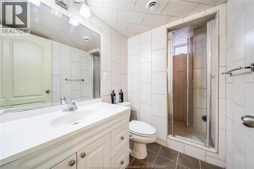 460 Shoreview Circle, Windsor, ON - Indoor Photo Showing Bathroom