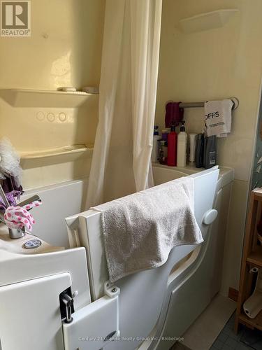 1028 Crabbe Lane, Dysart Et Al (Guilford), ON - Indoor Photo Showing Laundry Room