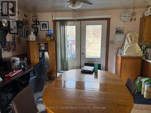 1028 Crabbe Lane, Dysart Et Al (Guilford), ON - Indoor Photo Showing Dining Room