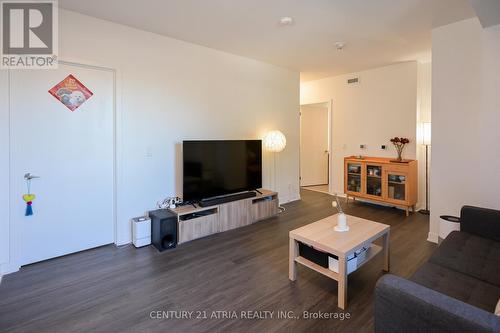 303 - 185 Alberta Avenue, Toronto, ON - Indoor Photo Showing Living Room