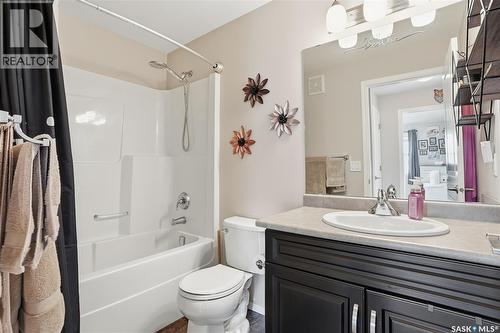 327 100 Chaparral Boulevard, Martensville, SK - Indoor Photo Showing Bathroom
