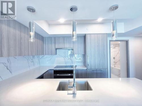 4005 - 1 Concord Cityplace Way, Toronto, ON - Indoor Photo Showing Kitchen With Upgraded Kitchen