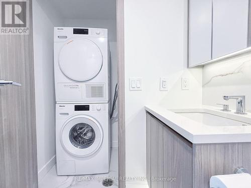 4005 - 1 Concord Cityplace Way, Toronto, ON - Indoor Photo Showing Laundry Room