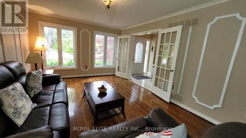 3530 Kingbird Court, Mississauga, ON - Indoor Photo Showing Living Room