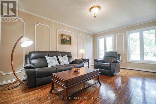3530 Kingbird Court, Mississauga, ON - Indoor Photo Showing Living Room