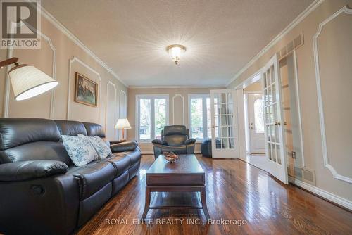 3530 Kingbird Court, Mississauga, ON - Indoor Photo Showing Living Room