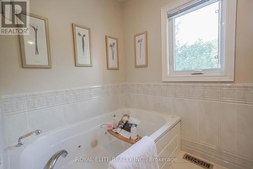 3530 Kingbird Court, Mississauga, ON - Indoor Photo Showing Bathroom