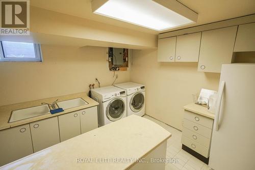 3530 Kingbird Court, Mississauga, ON - Indoor Photo Showing Laundry Room