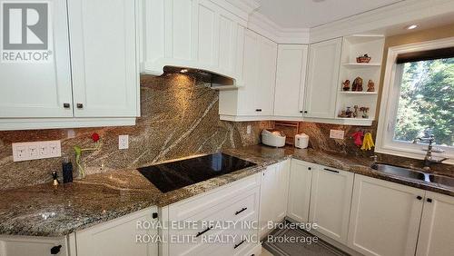 3530 Kingbird Court, Mississauga, ON - Indoor Photo Showing Kitchen With Double Sink