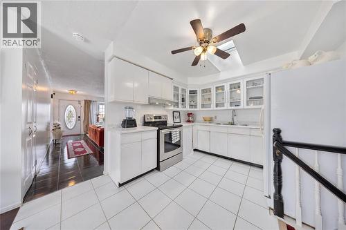 218 Oakburne Place, Sarnia, ON - Indoor Photo Showing Kitchen