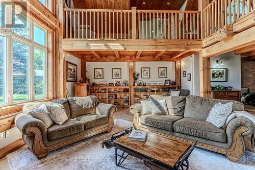 8464 6Th Line, Essa, ON - Indoor Photo Showing Living Room