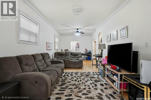 1562 Argyle Street, Regina, SK - Indoor Photo Showing Living Room