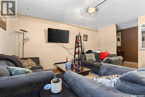 11 23 Centennial Street, Regina, SK - Indoor Photo Showing Living Room
