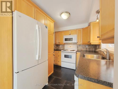 7 Addison Trail, Barrie, ON - Indoor Photo Showing Kitchen