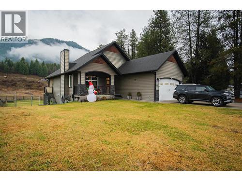 892 Waterloo Road, Castlegar, BC - Outdoor