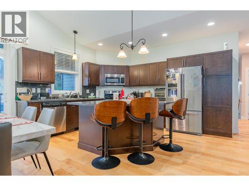 892 Waterloo Road, Castlegar, BC - Indoor Photo Showing Kitchen