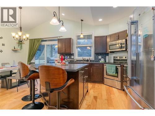892 Waterloo Road, Castlegar, BC - Indoor Photo Showing Kitchen