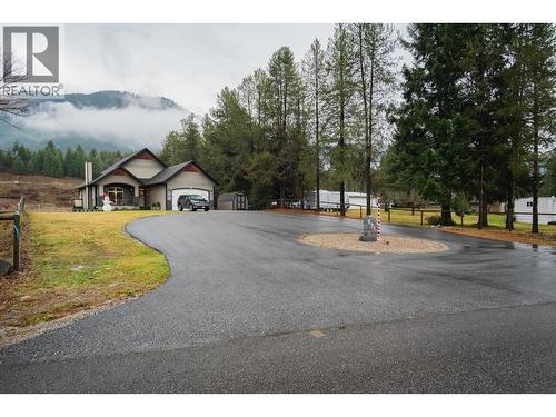 892 Waterloo Road, Castlegar, BC - Outdoor