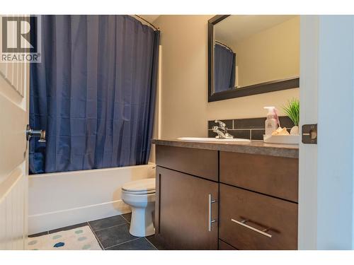 892 Waterloo Road, Castlegar, BC - Indoor Photo Showing Bathroom