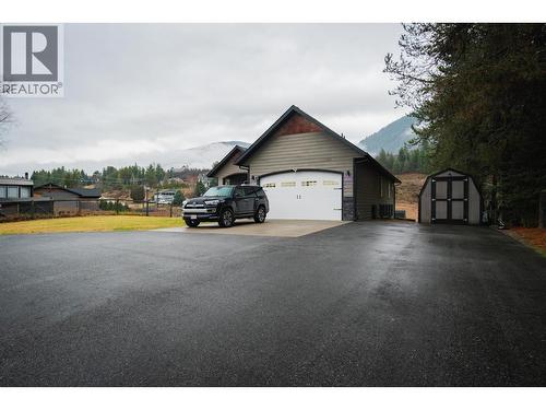 892 Waterloo Road, Castlegar, BC - Outdoor