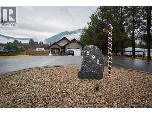 892 Waterloo Road, Castlegar, BC - Outdoor