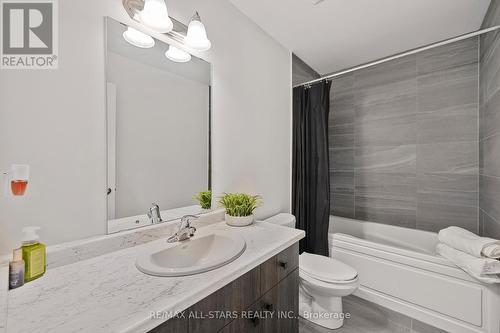 79 Dryden Lane, Hamilton, ON - Indoor Photo Showing Bathroom