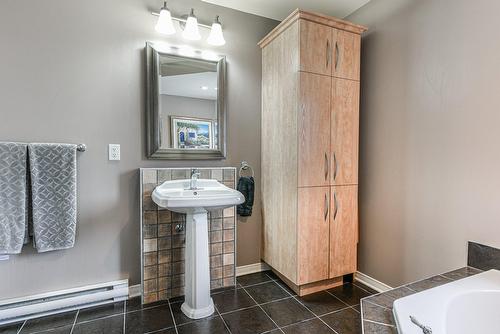 Salle de bains - 25 Rue Charlotte-Leduc, La Prairie, QC - Indoor Photo Showing Bathroom