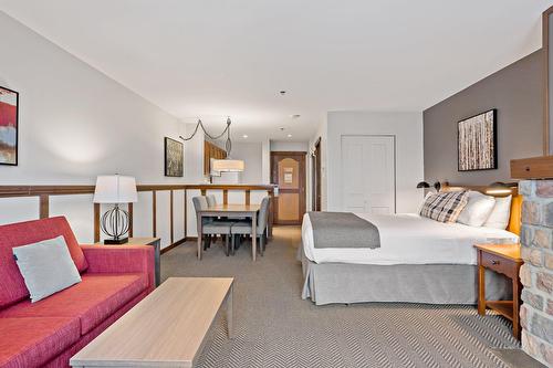 Overall view - 320-151 Ch. Du Curé-Deslauriers, Mont-Tremblant, QC - Indoor Photo Showing Living Room