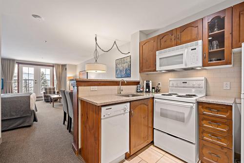 Cuisine - 320-151 Ch. Du Curé-Deslauriers, Mont-Tremblant, QC - Indoor Photo Showing Kitchen