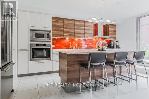 Th3 - 28 Admiral Road, Toronto, ON - Indoor Photo Showing Kitchen With Upgraded Kitchen