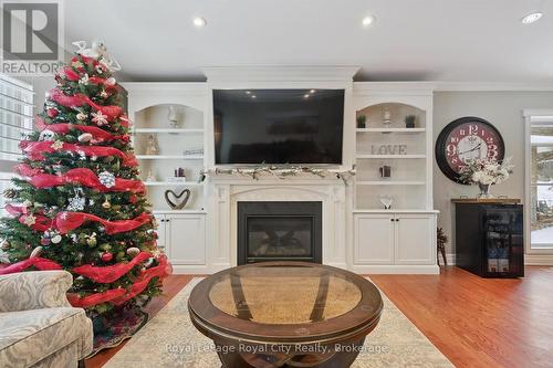 78 Callander Drive, Guelph (General Hospital), ON - Indoor Photo Showing Living Room With Fireplace