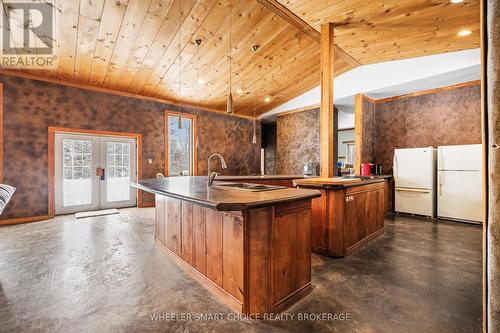 Another view of the large island - 11441 Levere Road, North Dundas, ON - Indoor