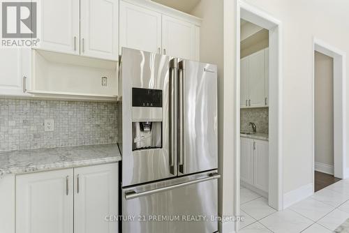 18 Landview Road, Brampton, ON - Indoor Photo Showing Kitchen