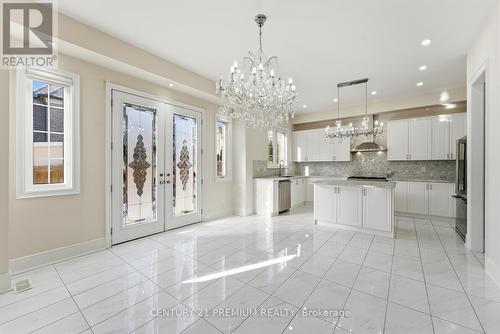18 Landview Road, Brampton, ON - Indoor Photo Showing Kitchen With Upgraded Kitchen