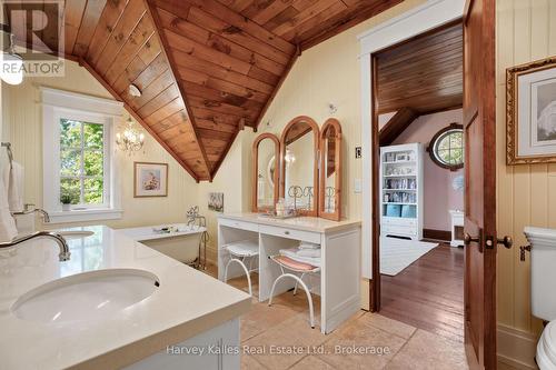 1074 Tally Ho Winter Park Road, Lake Of Bays (Sinclair), ON - Indoor Photo Showing Bathroom