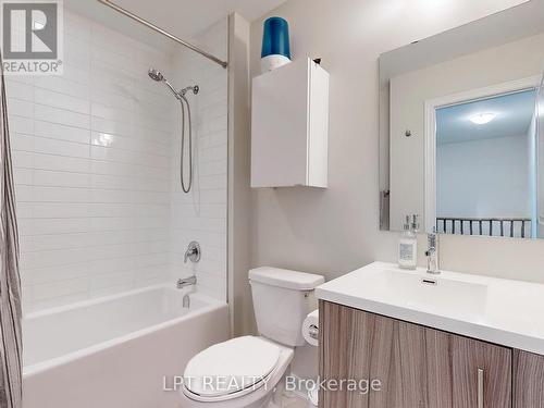 10 Snowberry Lane, Hamilton, ON - Indoor Photo Showing Bathroom