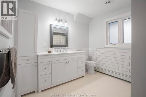 32 Lynnwood Drive, Chatham, ON - Indoor Photo Showing Bathroom