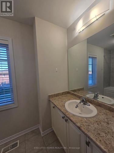 204 Maclachlan Avenue, Haldimand, ON - Indoor Photo Showing Bathroom