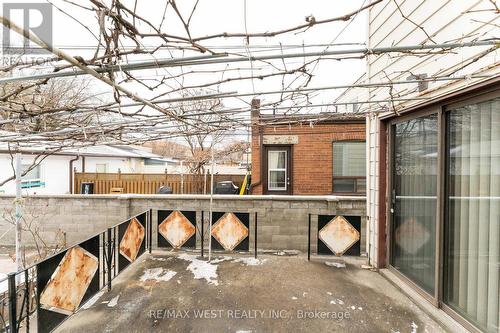 205 Markham Street, Toronto, ON - Outdoor