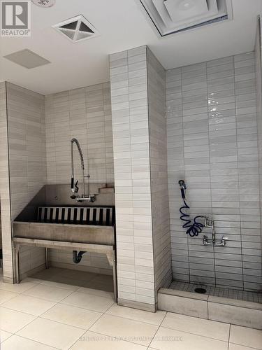 511 - 8 Olympic Gardens Drive, Toronto, ON - Indoor Photo Showing Kitchen