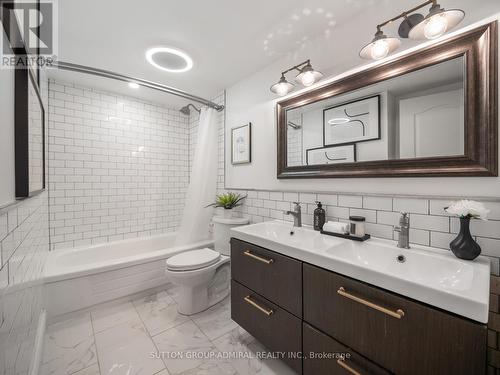 810 - 45 Carlton Street, Toronto, ON - Indoor Photo Showing Bathroom