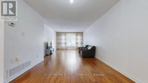 15 Thistlewaite Crescent, Toronto, ON - Indoor