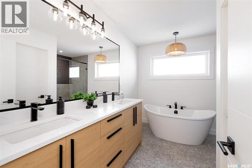 143 Cockcroft Manor, Saskatoon, SK - Indoor Photo Showing Bathroom