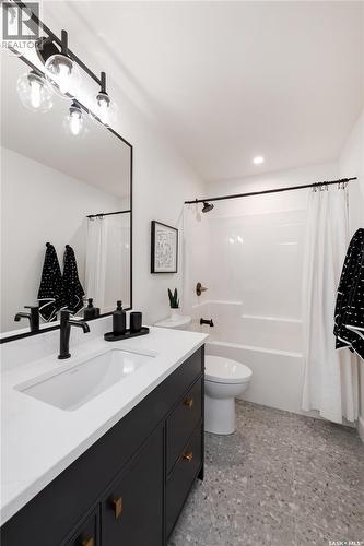 143 Cockcroft Manor, Saskatoon, SK - Indoor Photo Showing Bathroom