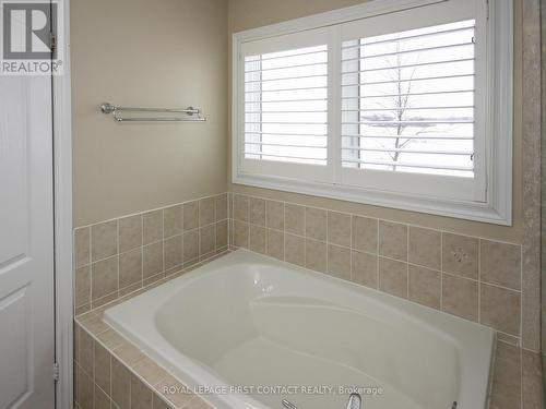 30 Forsyth Crescent, Springwater, ON - Indoor Photo Showing Bathroom