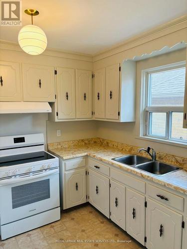 100 Ballacaine Drive, Toronto, ON - Indoor Photo Showing Kitchen With Double Sink