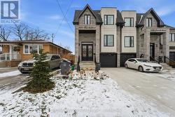 922 FOURTH STREET  Mississauga, ON L5E 1J6